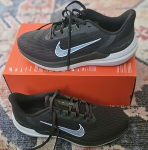New Nike Air Winflo 9 Men Run Size 11 Color Dark Green
C33